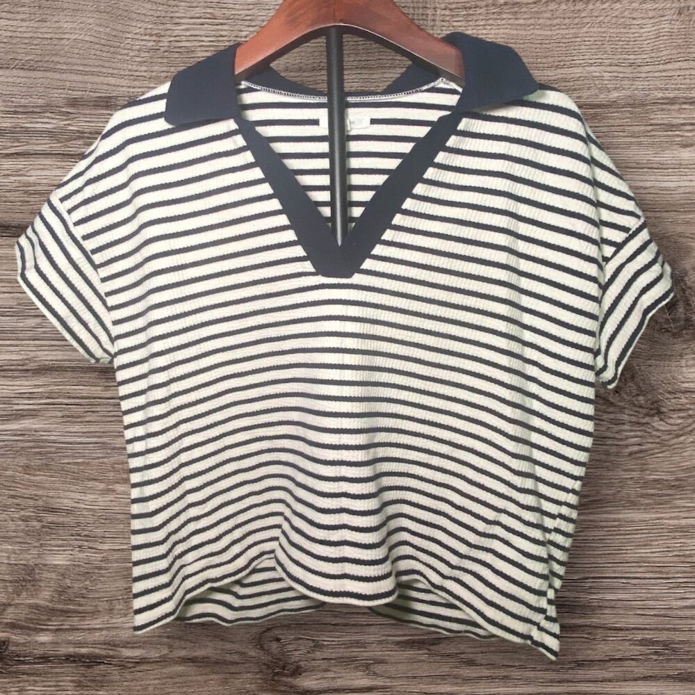 Maurices Womens Navy & White Striped Knit Crop Top L Casual Vacation Comfort